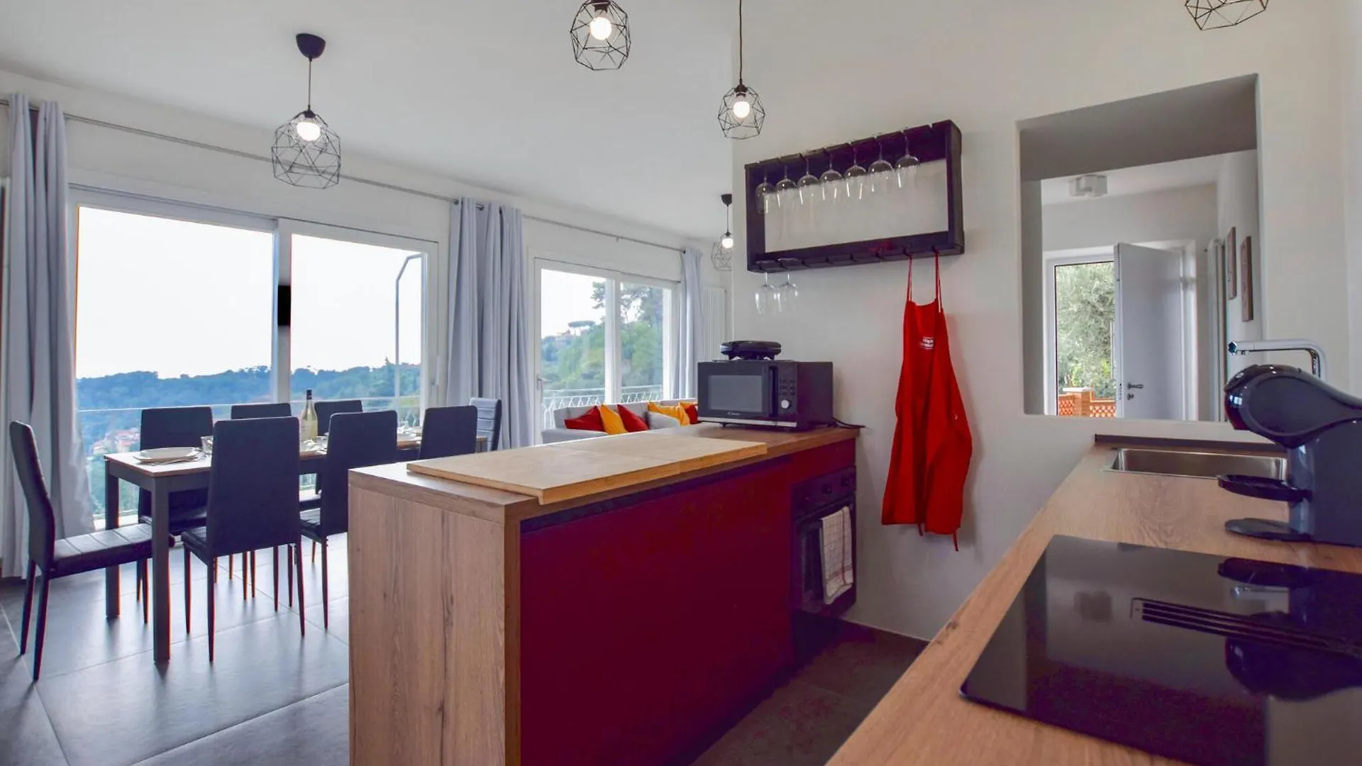 4 Bedroom Gorgeous Home In Massarosa