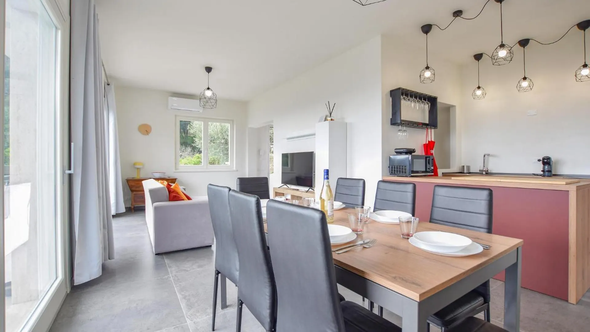 4 Bedroom Gorgeous Home In Massarosa